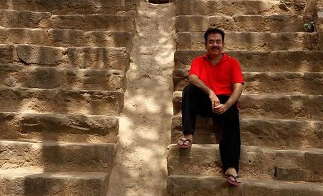 On the steps of Quli Khan's tomb